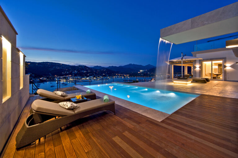 HOME WITH STUNNING VIEWS